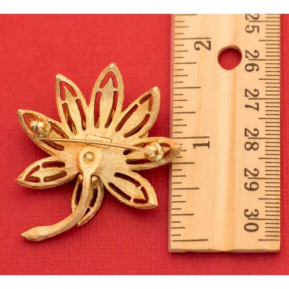 Vintage Victorian Style Lotus Brooch By Avon F9 - Picture 3 of 3
